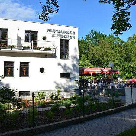 Restaurace a penzion Zděná Bouda Hradec Kralove Exterior foto