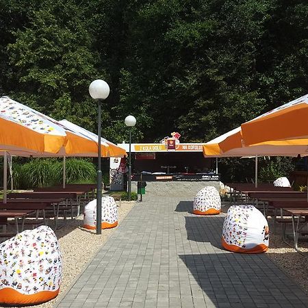 Restaurace a penzion Zděná Bouda Hradec Kralove Exterior foto