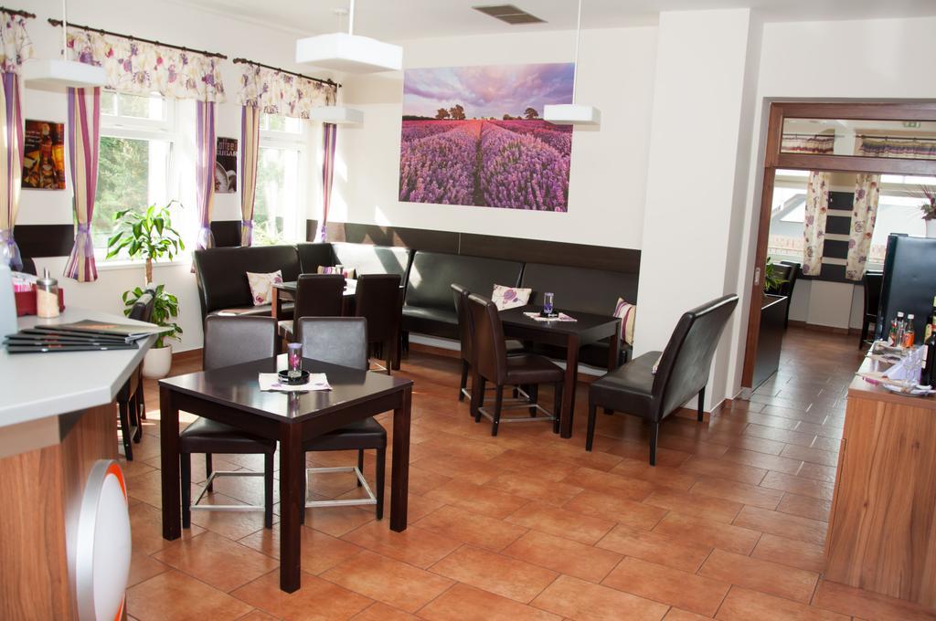 Restaurace a penzion Zděná Bouda Hradec Kralove Exterior foto
