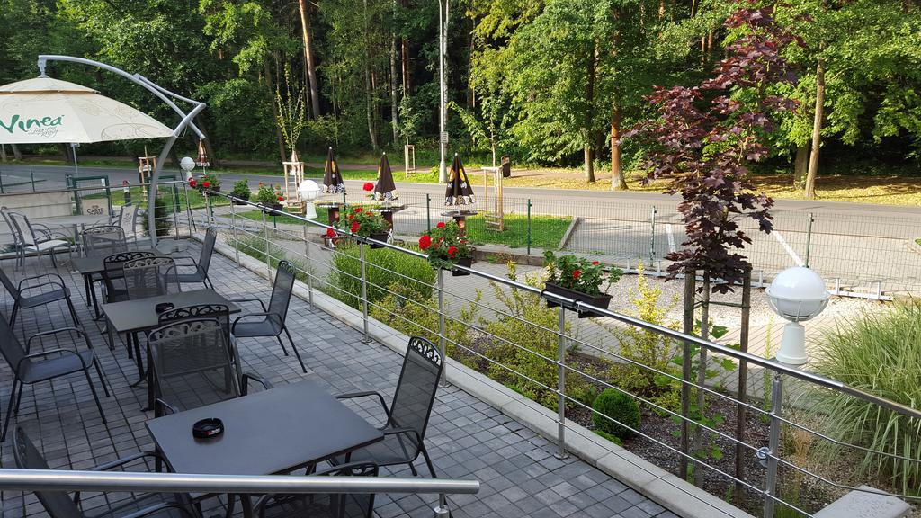 Restaurace a penzion Zděná Bouda Hradec Kralove Exterior foto